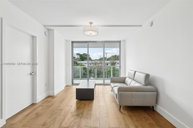 Foto del edificio - 13800 Highland Dr