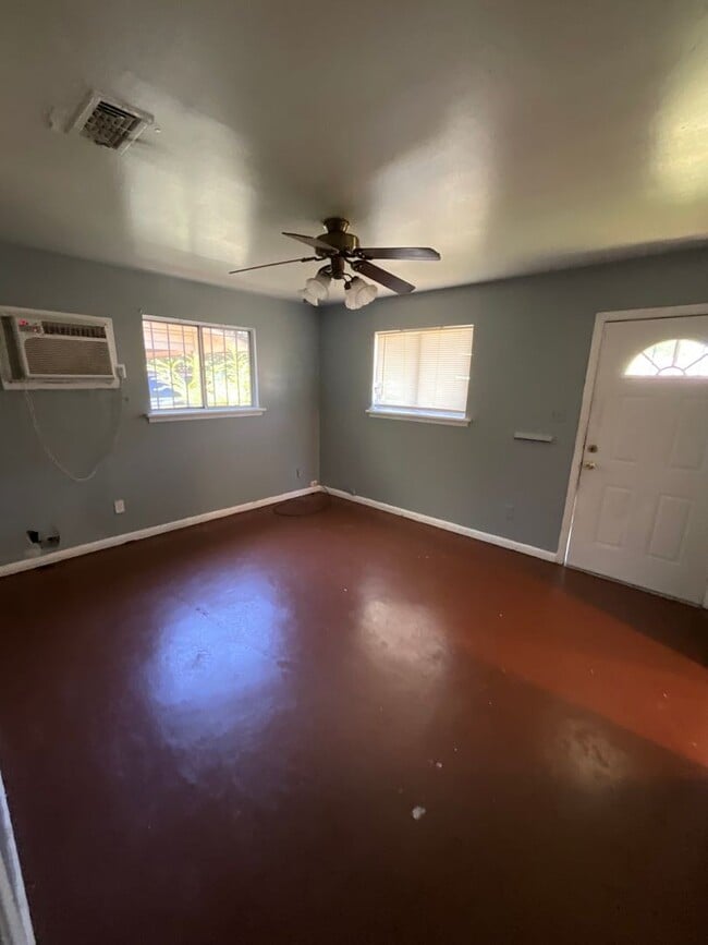 Building Photo - 8405 David Dr