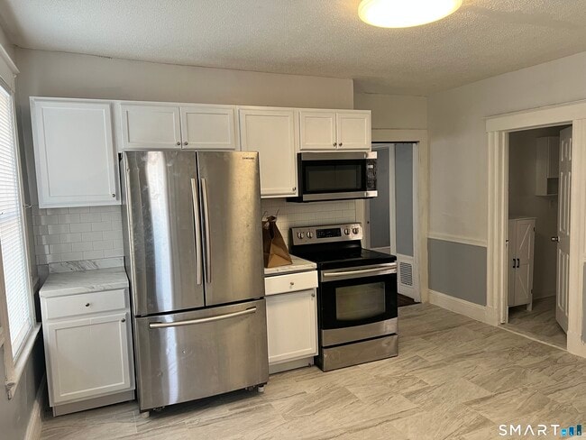 Foto del edificio - 62 Rowe Ave