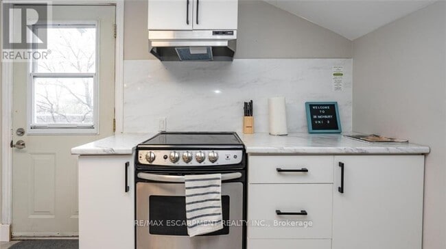 Building Photo - 38 Inchbury St