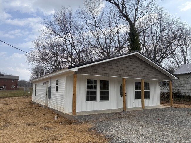 Building Photo - 408 Elm St