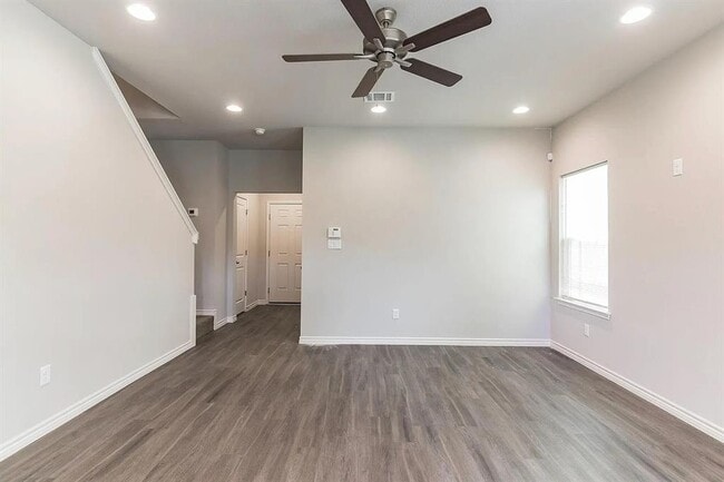 Building Photo - 131 Peruna Dr