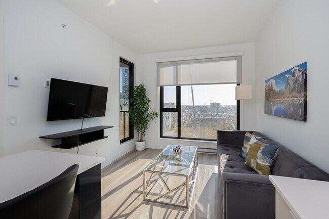 Building Photo - 1350 Boul. René-Lévesque O