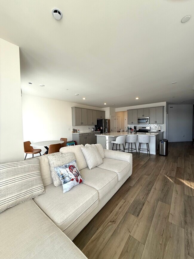 Foto del edificio - 5963 Hawkweed Dr