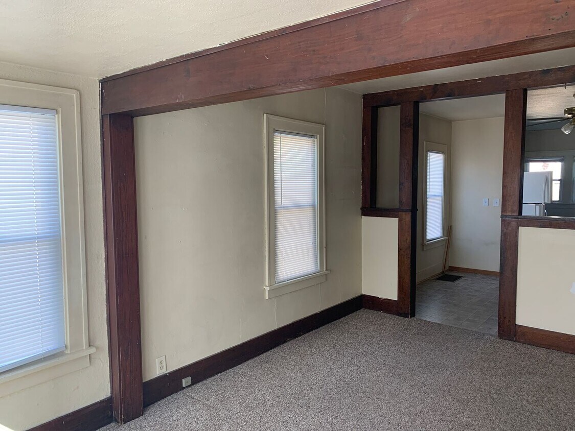 Foto principal - 109 - 111 E. Van Buren St