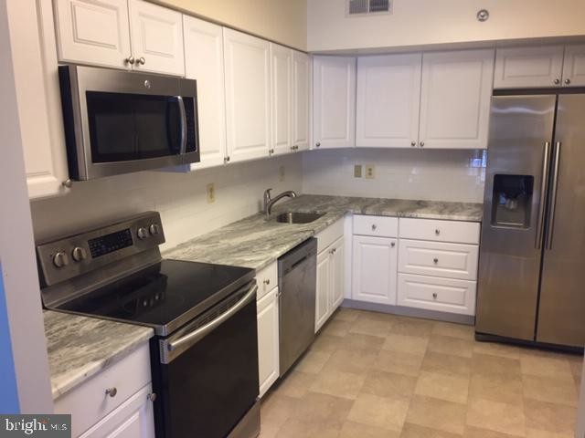Building Photo - 7202 Rockland Hills Dr