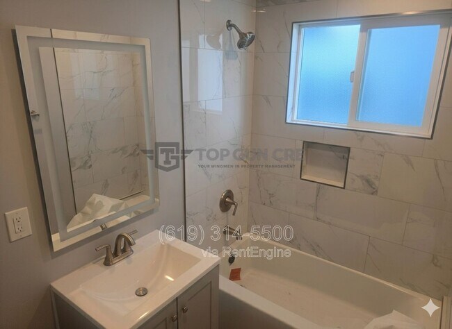 Foto del edificio - 4866 Fond Du Lac Ct