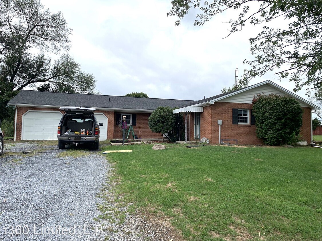 3 br, 2 bath House 8757 Upper Strasburg Rd House Rental in Pleasant