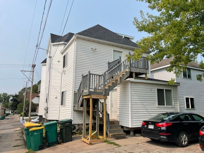 Foto del edificio - 416 N 15th Ave E