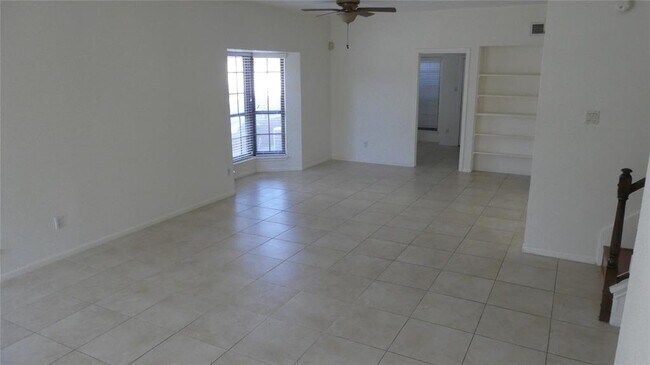 Foto del edificio - 800 Country Pl Dr