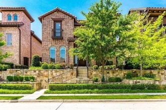 Building Photo - 7027 Nueces Dr