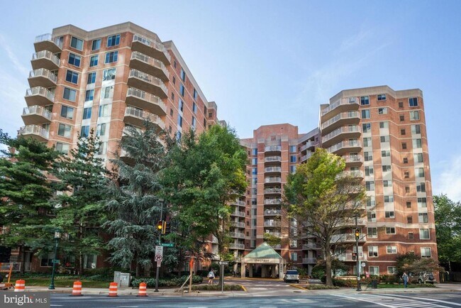 Foto del edificio - Condo at The Chase in Downtown Bethesda!  Pool, Balcony & Next to Metro!