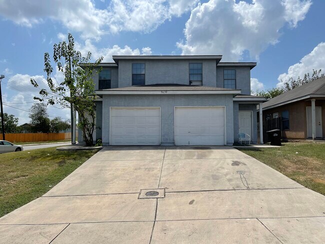 Foto del edificio - Townhome for rent