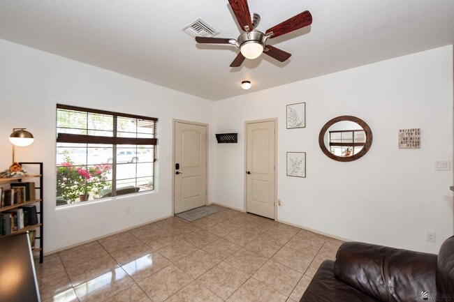 Foto del edificio - 4540 S Jojoba Ave