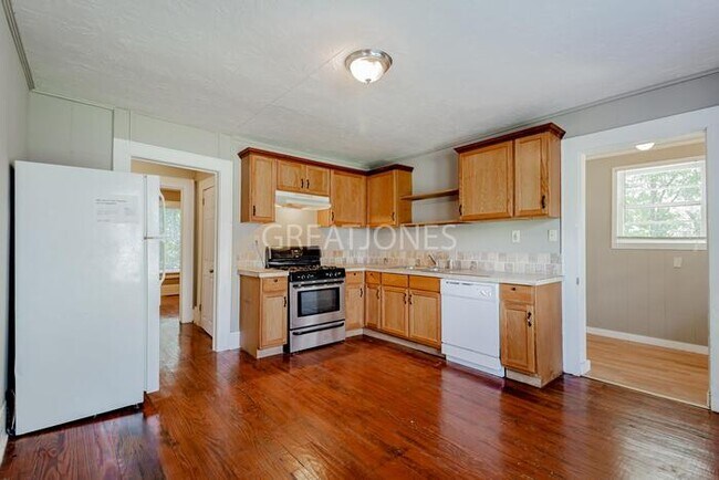 Building Photo - 644 S Irwin Ave