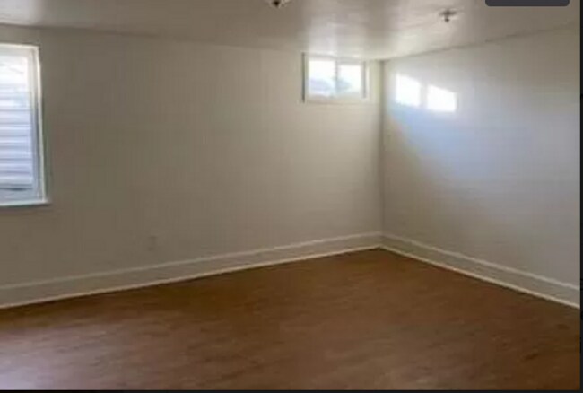 Building Photo - LOVELY 5 Bed 2.5 Bath Single Family Home i...