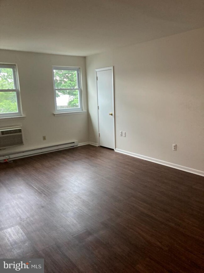 Building Photo - 108 S Hellertown Ave