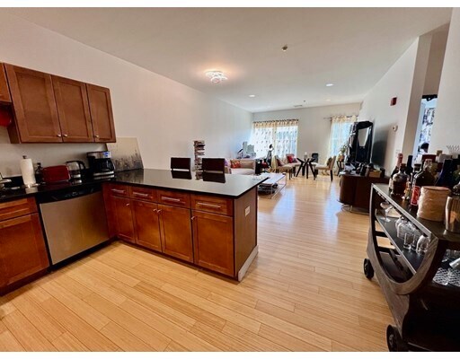 Foto del edificio - 99 Chestnut Hill Ave