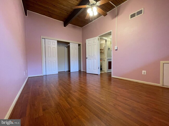 Building Photo - 4379 Americana Dr