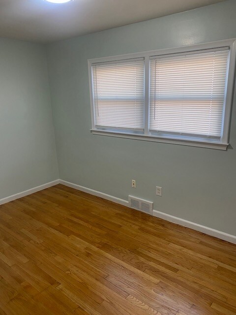 Foto del edificio - 18508 Holland Ave