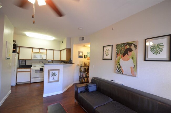 Building Photo - 2320 Gracy Farms Ln
