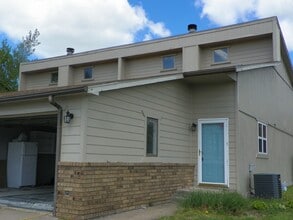 Building Photo - 3521 E Laurel St