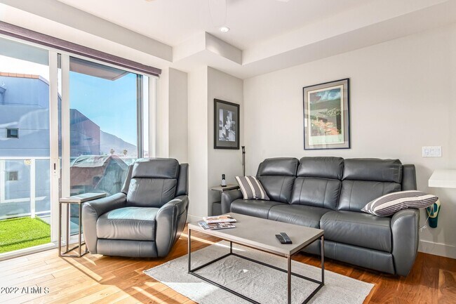 Foto del edificio - 4422 N 75th St