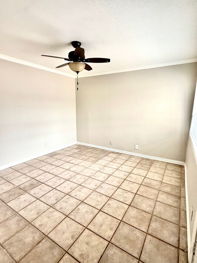 Foto del edificio - 1518 Wirt Rd