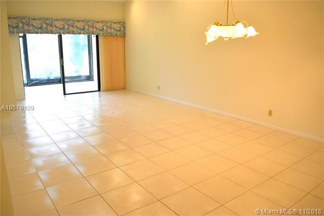 Building Photo - 6425 Royal Manor Cir