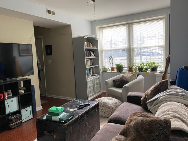 Living Room - 1408 N Maplewood Ave