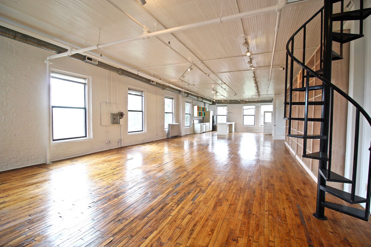 Foto principal - 1800 Central St