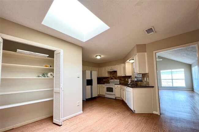 Foto del edificio - 3511 Palm Grove Dr