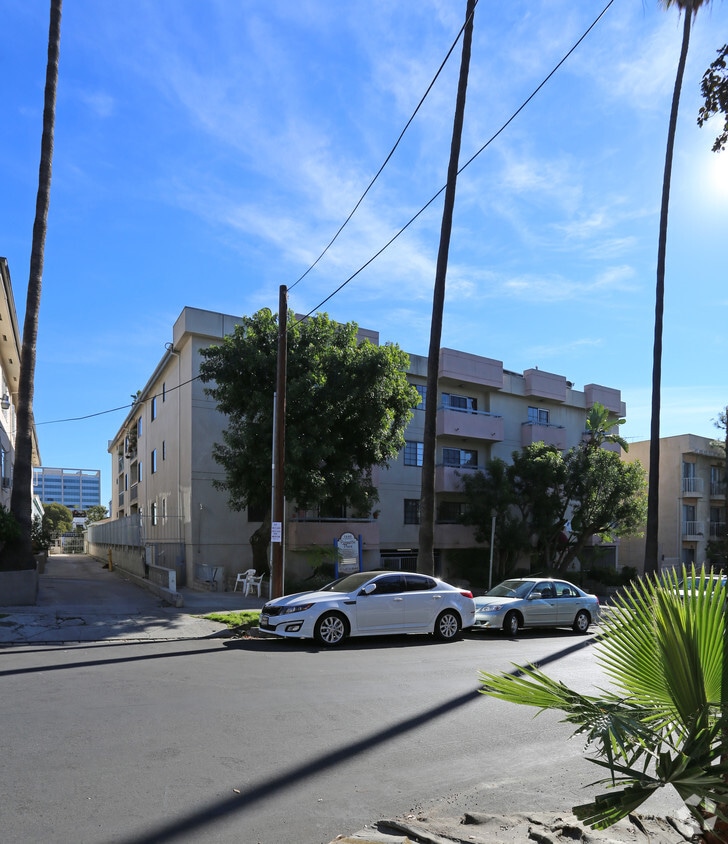 Primary Photo - 1626 N Poinsettia Pl