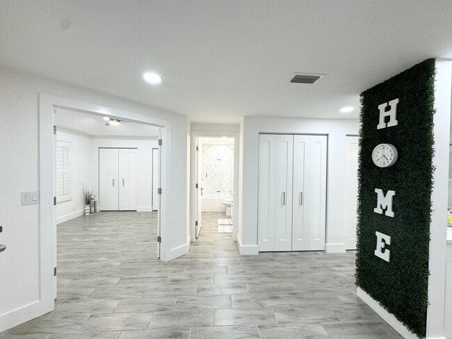 Building Photo - 5230 SE Seascape Way