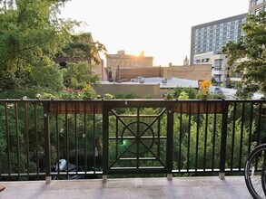 Building Photo - 10 E Washington St