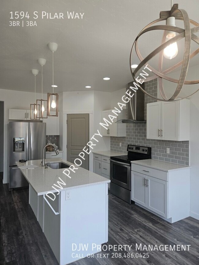 Building Photo - 1594 S Pilar Wy