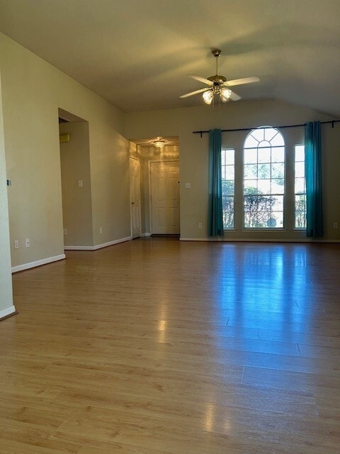 Foto del edificio - 10451 N Fallen Bough Dr