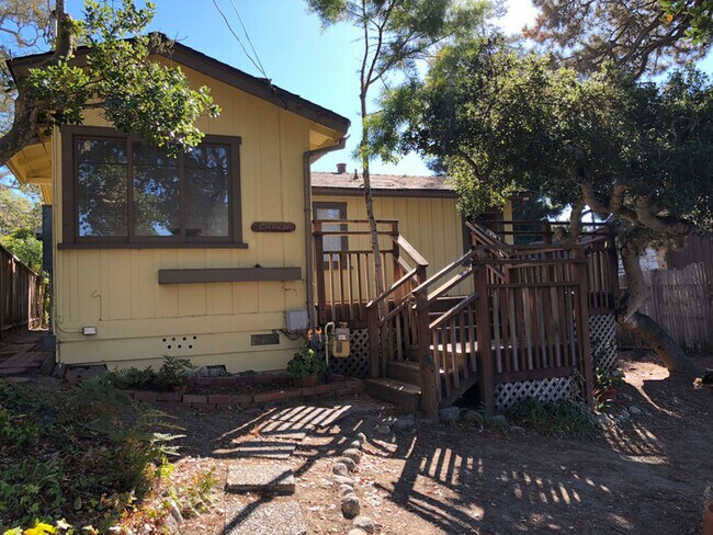 Building Photo - Charming Two Bedroom Cottage in Carmel