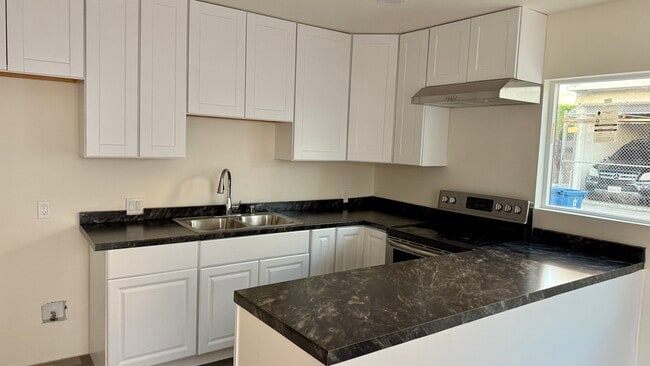 Building Photo - 702 Walnut St