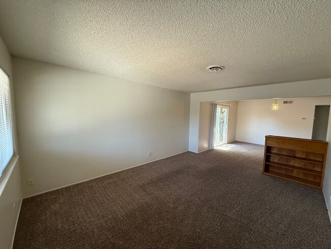 Foto del edificio - Cute 2 bedroom, 2 bath duplex available NOW!