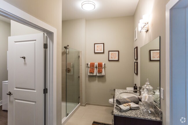 1 habitación, 1 baño - Groove/700 pies cuadrados - Baño - 1818 Church