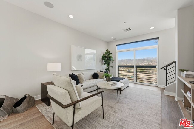 Foto del edificio - 2753 Waverly Dr