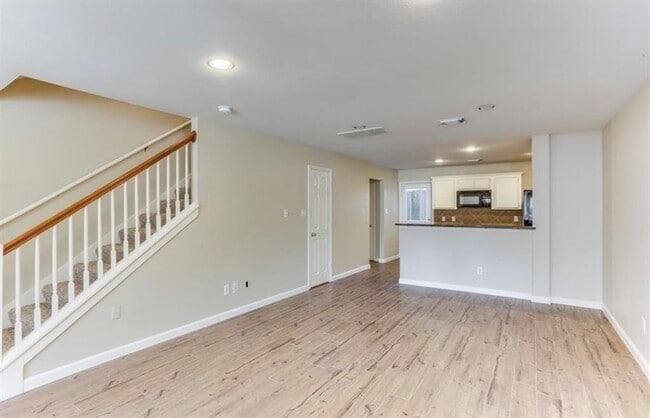 Building Photo - 730 Redwing Pl Dr