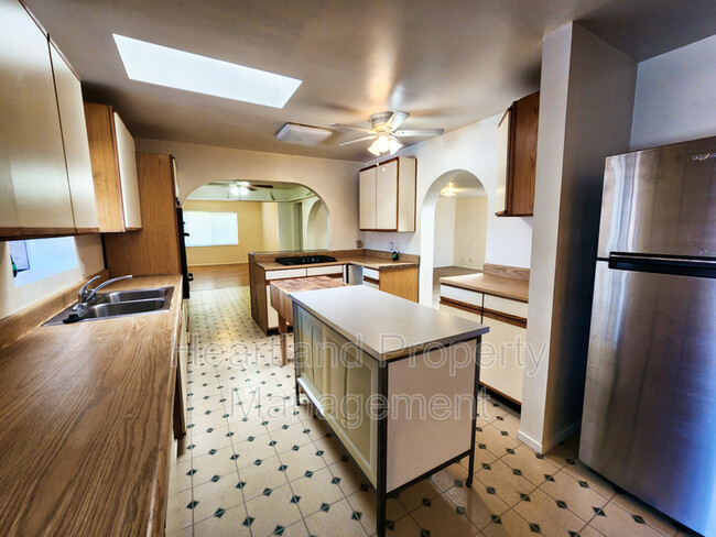 Foto del edificio - 2338 Berry St