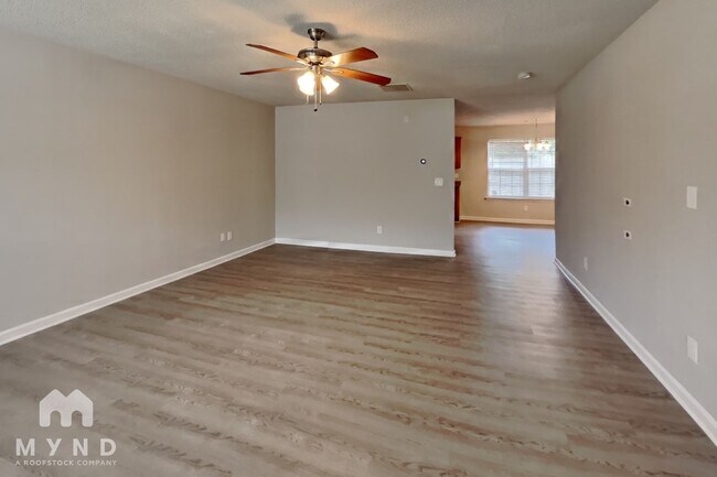 Foto del edificio - 6132 Hickory Ln Dr