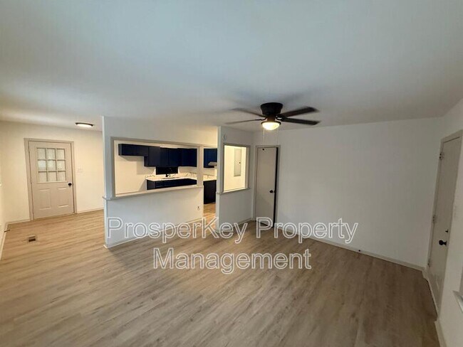 Building Photo - 3676 Lindsey Dr