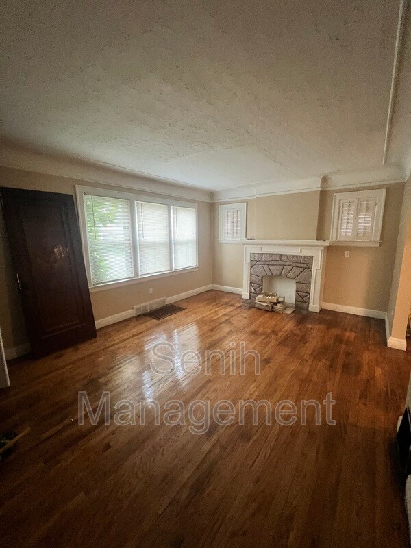 Foto del edificio - 6479 Plainview Ave