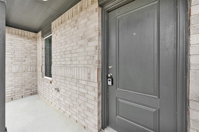 Building Photo - 16102 Rustic Pr Dr