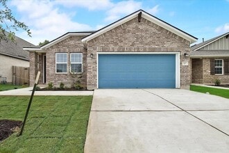 Building Photo - 117 Lacey Oak Lp
