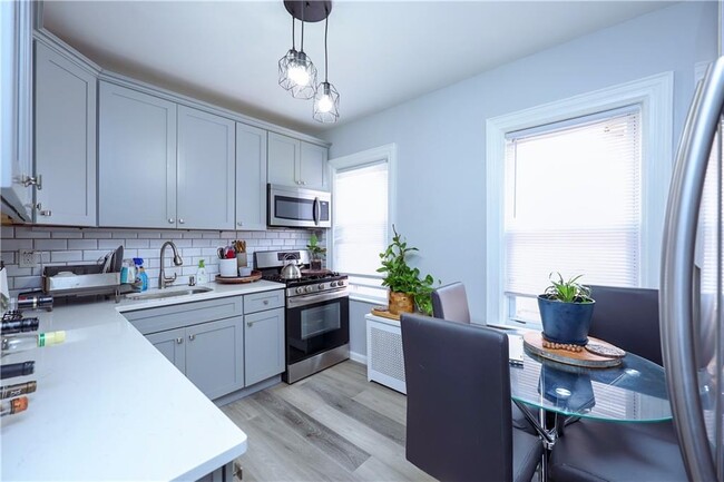 Foto del edificio - 2057 E 52nd St